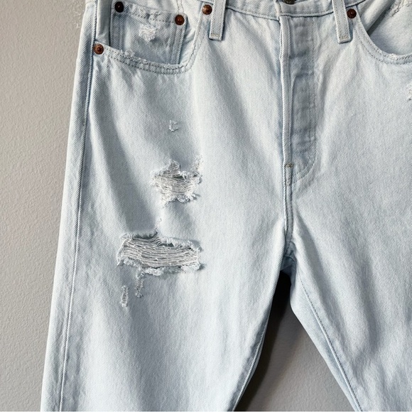 Levi’s Women’s Size 28 Red Tab 501 Skinny Straight Jeans Destructed Light Indigo - Picture 7 of 16